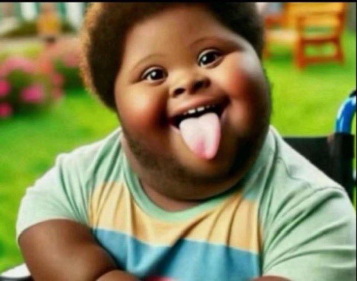 عقلية الي يعلقون قبايلهم ورا الجوال