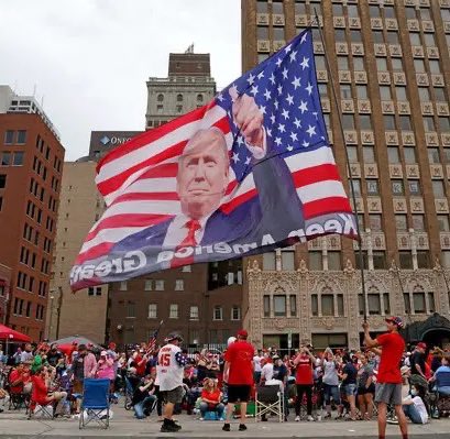 sw_holocron's tweet image. ANDOR creator Tony Gilroy compares Syril’s support for the Empire to people’s support for Donald Trump. 

“I mean throw a stone in Washington DC or Mar-a-Lago right now…. Why sign onto this death ship? It’s because you’re afraid of something.”

(Source: youtu.be/iaqnHfa6n4E?si…)