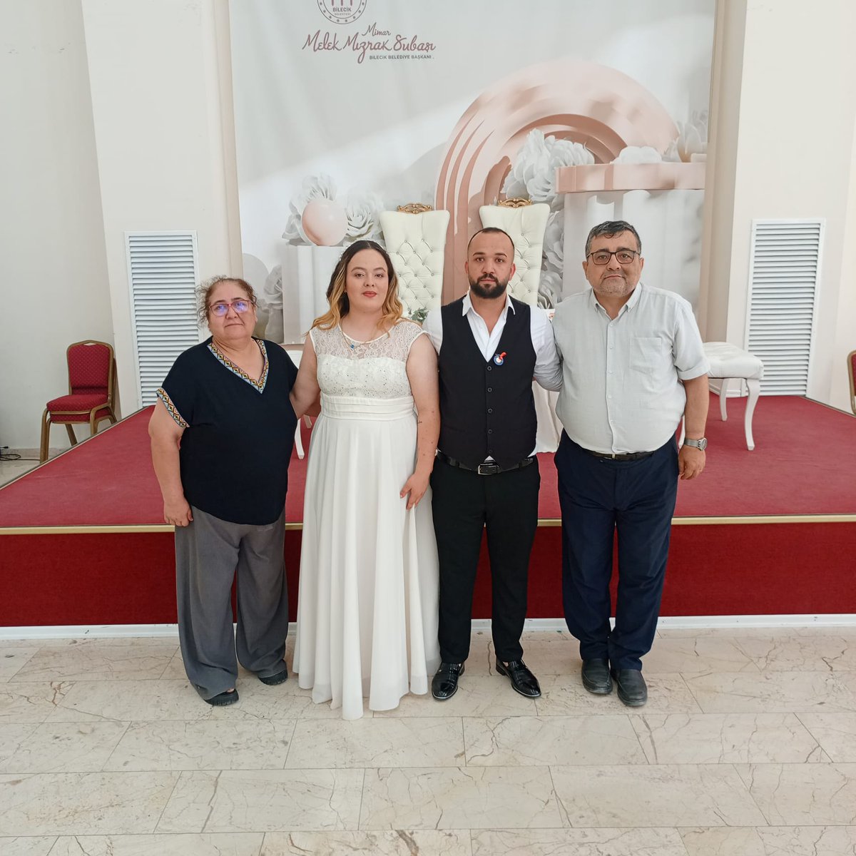 Komşum Olcay Çetin Kardeşimin Nikah Törenine Şube Başkan Yardımcımız Aynı zamanda hemşehrisi Serkan Güçlü Bilecik Sinoplular Dernek Başkanımız Çetin Kaya ve Eşim ile birlikte katılım sağladık.
Gençlerimize bir ömür boyu mutluluklar diliyorum. Allah mesut etsin inşallah 🤲❤️🇹🇷