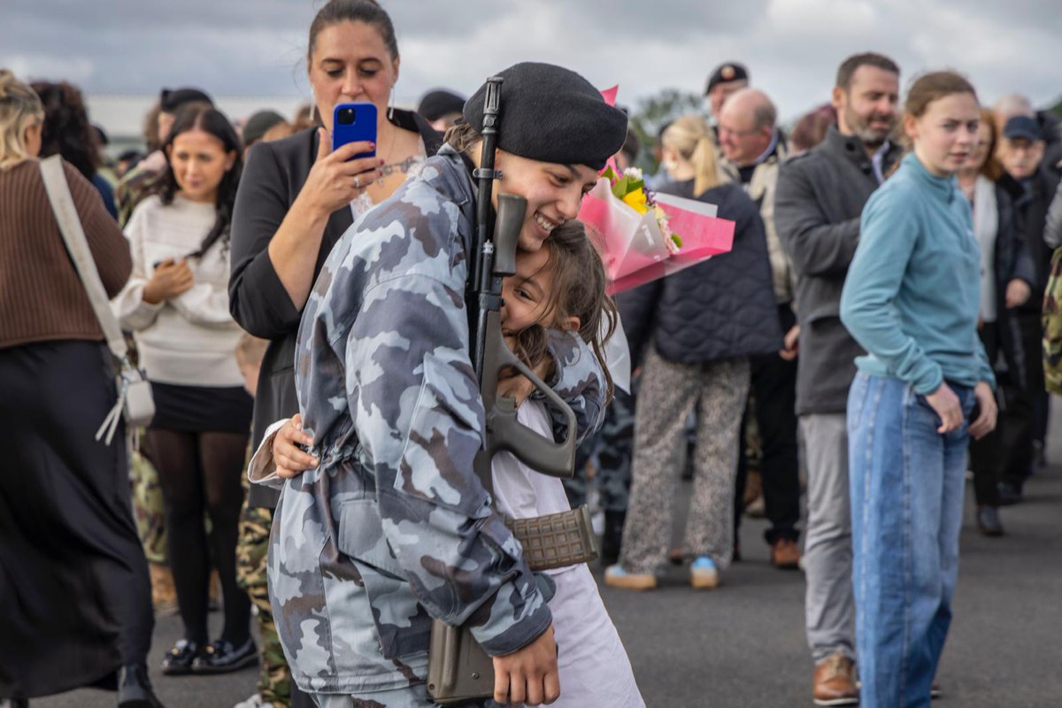 Proud to Serve 🇮🇪💪

Recruits from the 6th &amp; 7th Platoons, incl. 27 new Navy sailors, passed out today at JITC alongside Army &amp; Air Corps comrades.

From Mayo to Monaghan,Cork to Cavan, extremely proud families from across Ireland cheered them on.

Bravo Zulu to all! ⚓👏
#Navy