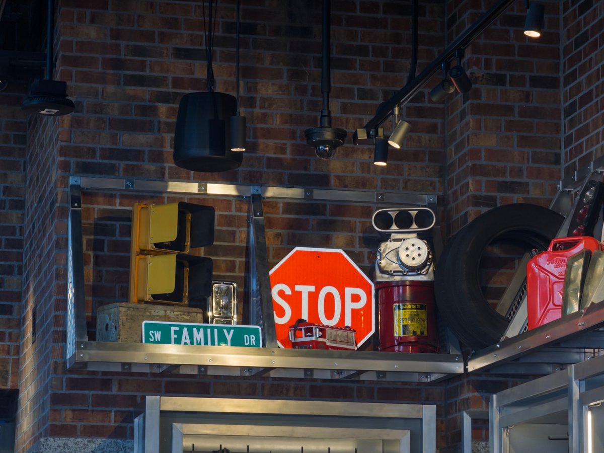 CritterClubHQ's tweet image. The Fast and Furious: Hollywood Drift gift shop (name pending) has opened! Here’s a look around at some of the details. 

Also a look at attraction entry signage going up.