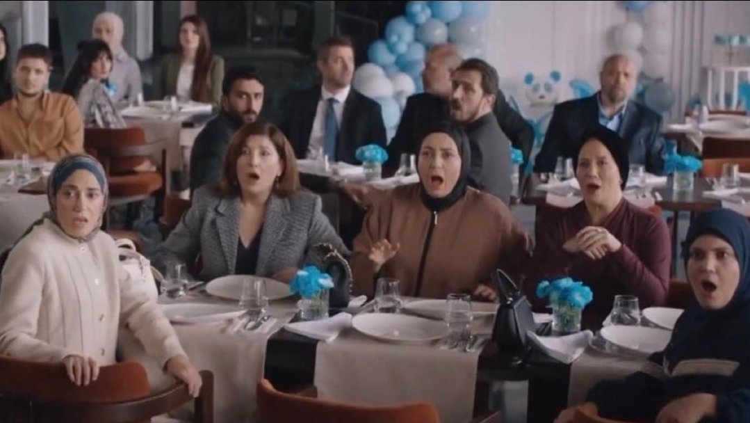 Yuh!! Aynı şu şekil izledik sahneyi.. Tüm ahlaki değerleri hiçe sayarak reyting uğruna bu kadar iğrenç bir senaryo olmamalıydı.. Keşke edebinizle final yapsaydınız..
#KızılcıkŞerbeti