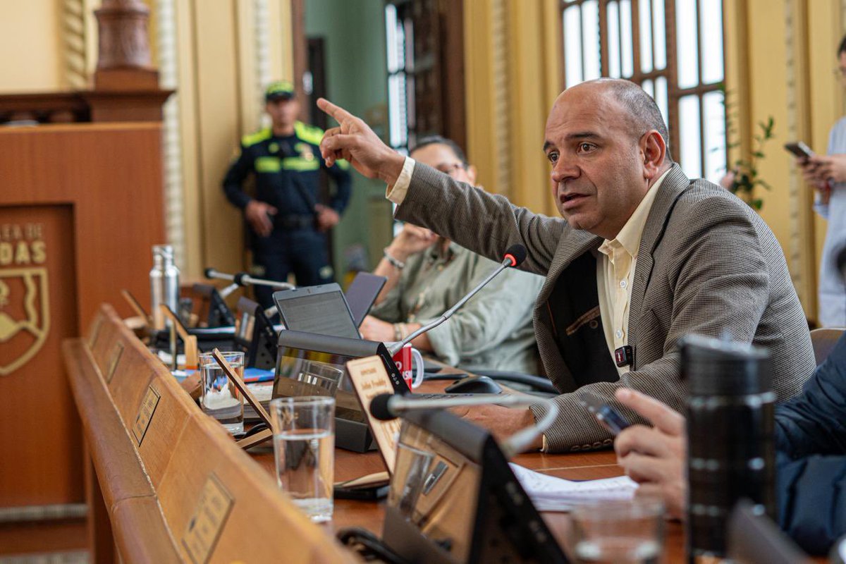 <a href="/carlosarango201/">Carlos Alberto Arango Robledo</a> <a href="/H_AlbertoBedoya/">Hernán Alberto (Beto) Bedoya</a> <a href="/davidislem/">David Islem</a> <a href="/marizagaviria/">Maria Isabel</a> <a href="/jfreddyarenas/">Freddy Arenas</a> Luis Alberto Giraldo, diputado: “Creo que no podemos pasar por alto las personas que representan lo que en Caldas hay que debatir. Estamos dejando claro lo que piensa Caldas desde las diferentes visiones técnicas sobre este tema tan trascendental para nuestro departamento”.