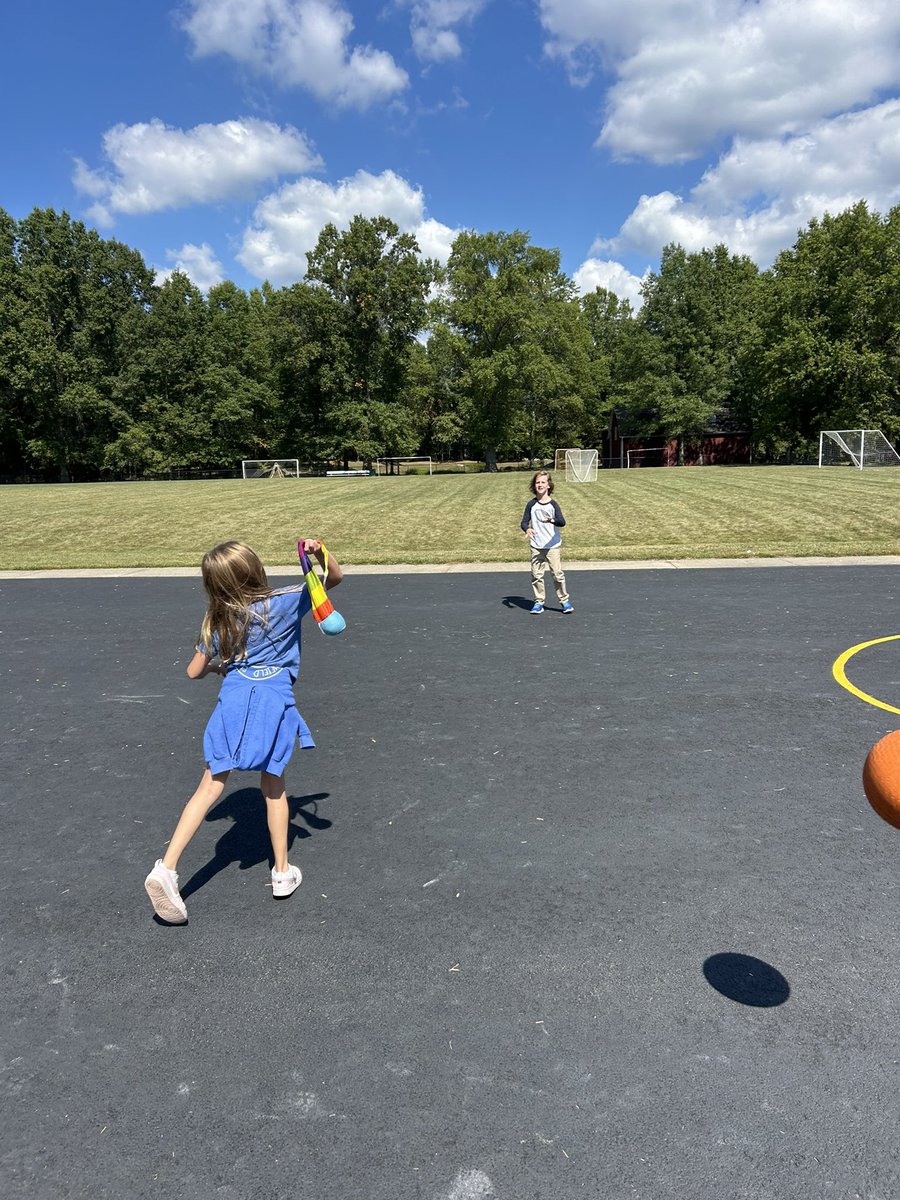MrsMelissaYoder's tweet photo. Nothing is better than being the first class outside for recess! https://t.co/CsfVQF3Yf1