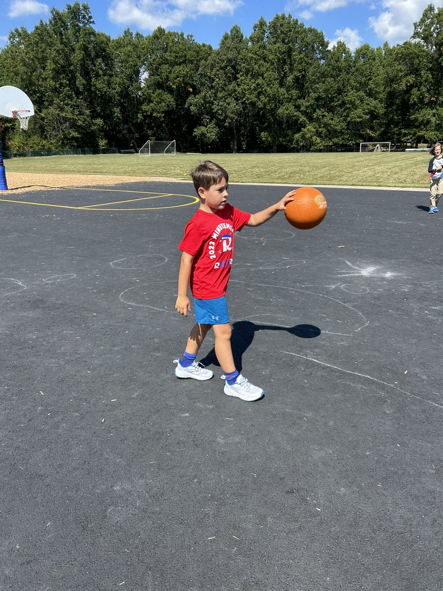 MrsMelissaYoder's tweet photo. Nothing is better than being the first class outside for recess! https://t.co/CsfVQF3Yf1