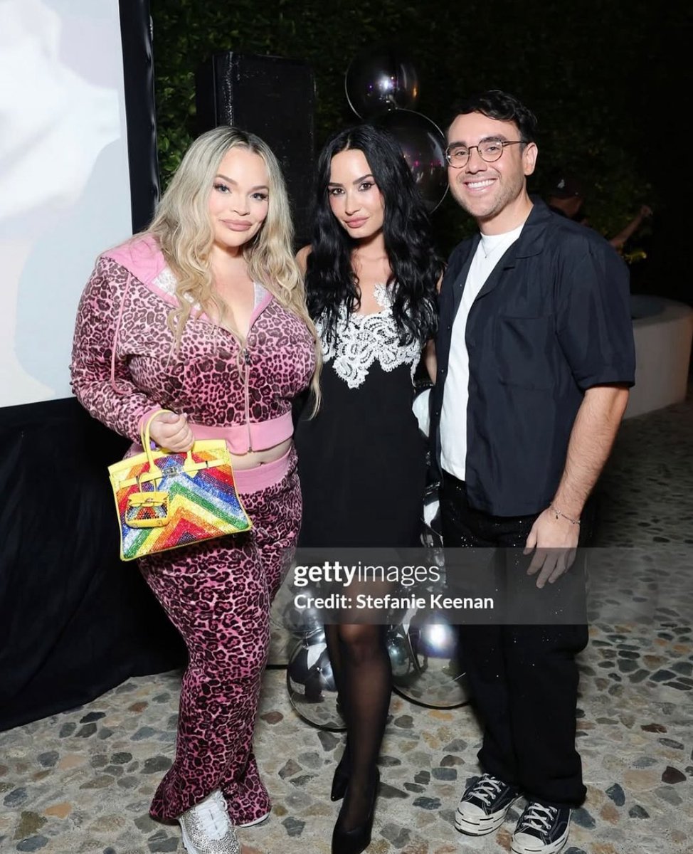 TrishCrave tweet media