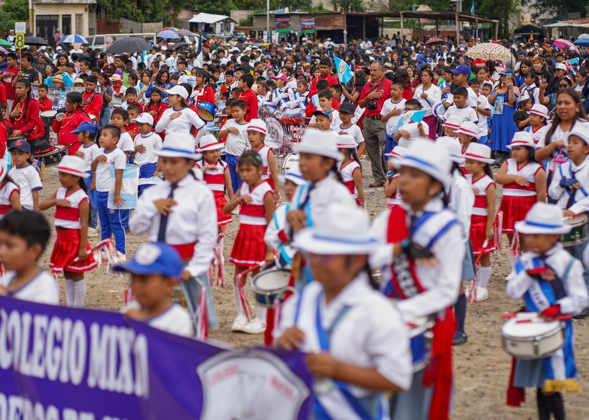 El Jefe Edil, en representación del Concejo Municipal 2024-2028, participó en el 1er. Desfile Educativo en Lo de Carranza, conmemorando los 204 Años de Independencia. 🇬🇹

¡Agradecemos la entusiasta participación de los centros educativos que se unieron a esta celebración patria!
