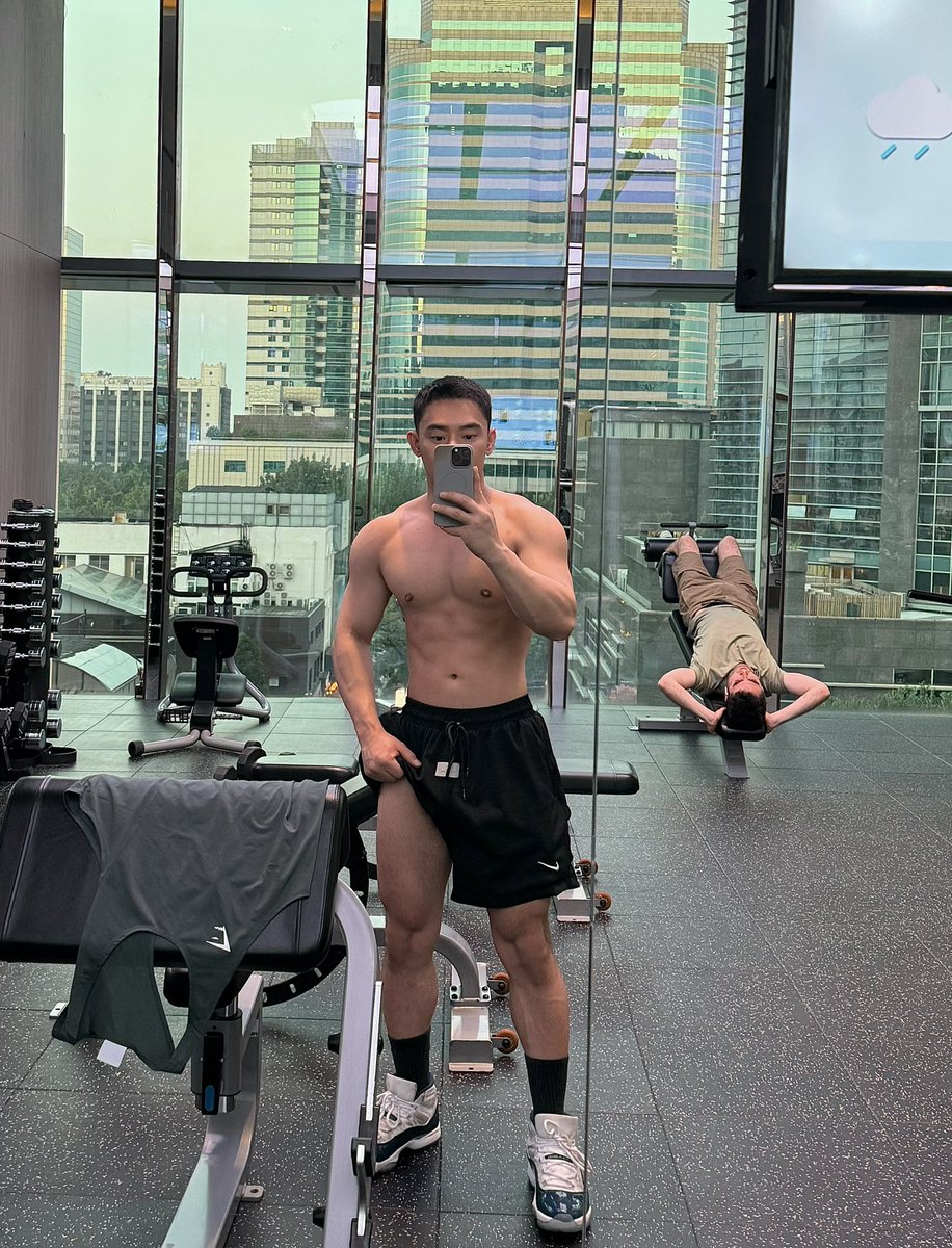 霸霸（体育生1s版） tweet media