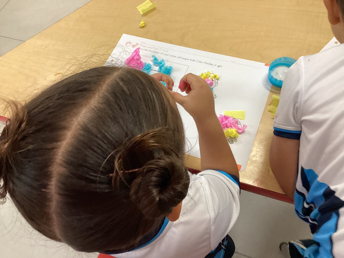 FranquezYareli's tweet photo. Little hands, big dreams! 🌟 Our preschoolers are learning through play as they fill their names with colorful paper balls. The joy of learning starts with the first letter! ✨ https://t.co/Z6LtSPwB0E
