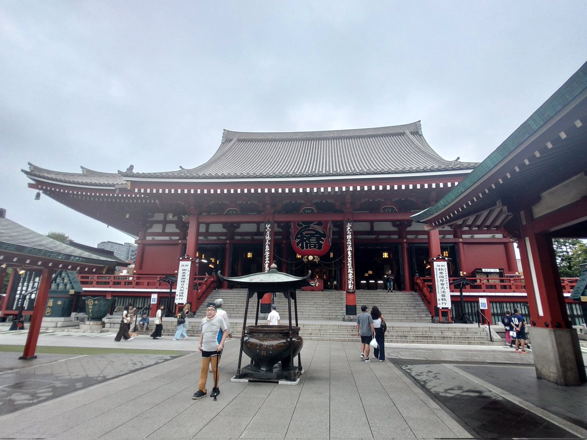 納経所・朝ご飯待ちの浅草観光。
どっこも開いてない。😑