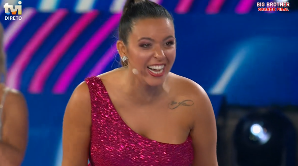 jessica: sao LINDOSSSSSSSS
ela ta tao feliz, a humildade simplesmente de estar ali e ver todo este apoio do publico...

''ha uma coisa que nao duvido nunca que é o meu coraçao, se faz sentir faz sentir'' 
<3  #bbtvi