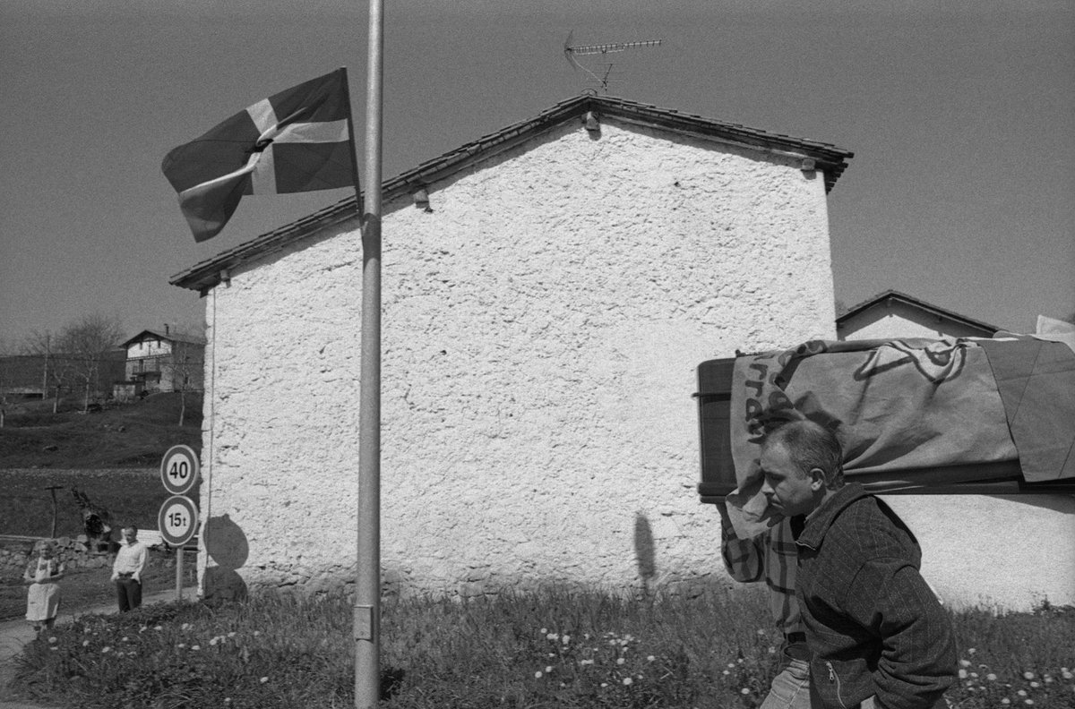 Clemente Bernad, Euskal Herriaren gaztaka politikoa argazkietan jasoz.

Hernani, Zizurkil edo Zumaia irudietan.