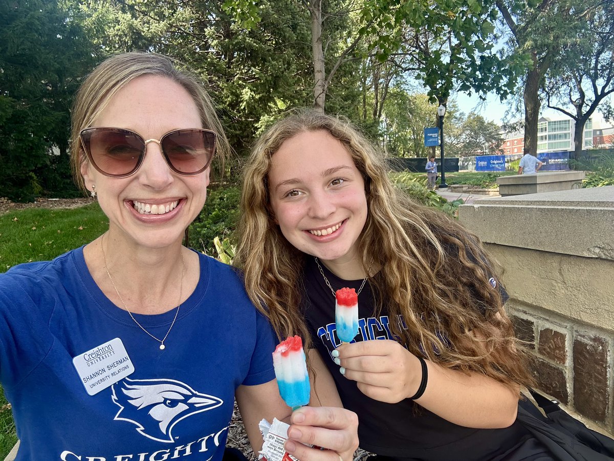 CreightonAlumni's tweet photo. Alumni had a great time cooling off from the heat at our new Bomb Pops with Billy event. ๐ฆ
If you got a photo with Billy, make sure to tag us so we can share!
#CreightonDays #ForeveraBluejay #CreightonAlumni https://t.co/rKCUEBcPGp