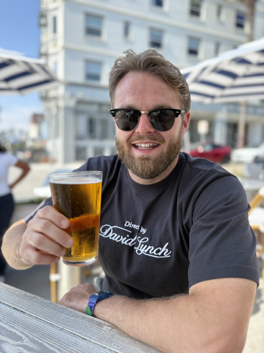 Down muscle beach telling everyone I’ve got a shoulder impingement and I can only lift pints.