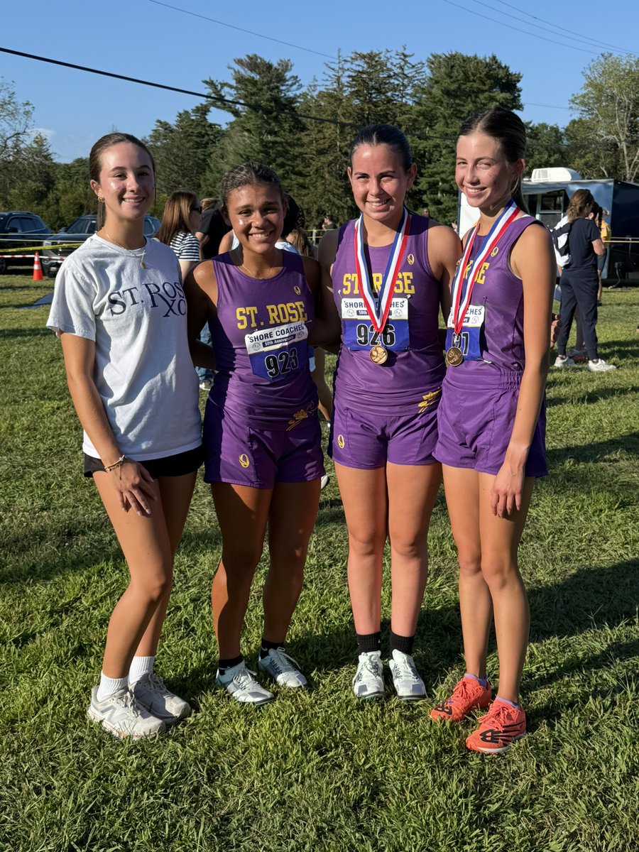KlavXc's tweet photo. Junior girls- 5th out of 20 teams. 3 man average of 22:11. Madelyn DuBois on fire with PR of 21:09. Cecilia Esquires (PR) 21:48, Allie Agee (PR) 23:40. 🔥 @SRHSXC @StRoseAD @LenBardsley https://t.co/EDCh6eknuI