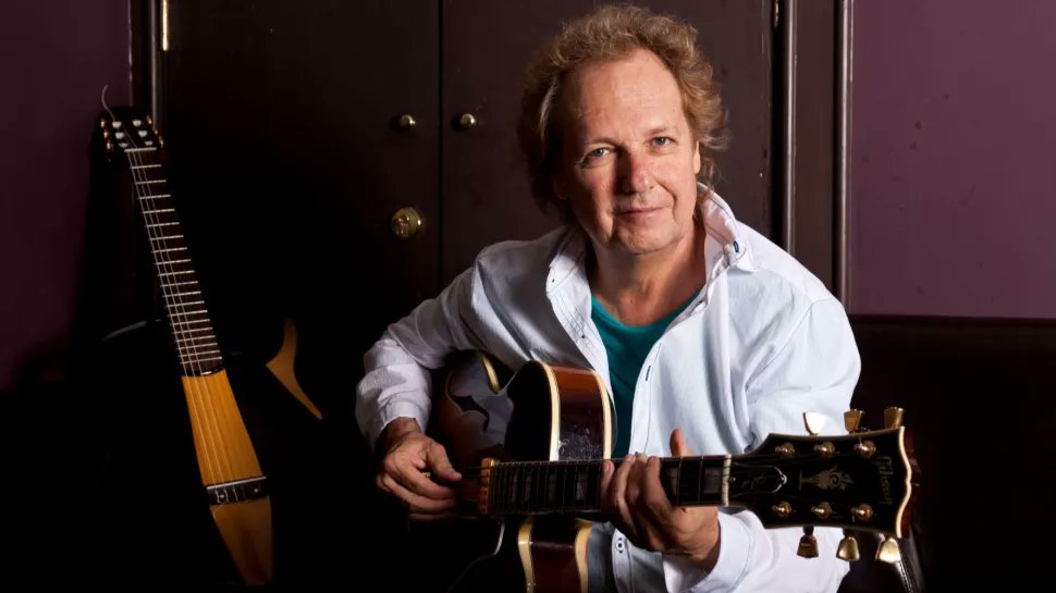 CapitalJazzClub's tweet image. #NowPlaying, '4 On 6', off #LeeRitenour's *Wes Bound*. (1993). The #CapitalJazzClub984, with #JacobAsiyo, & @KaimaMwiti.
Guitar: Lee Ritenour
Drums: Harvey Mason
Organ: Ronnie Foster
Woodwinds: Dan Higgins
Trombone: Bill Reichenbach
Trumpet, Flugelhorn: Gary Grant, Jerry Hey.