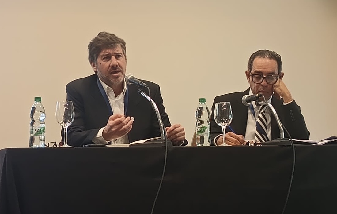 La ALAL presente en el XIII Congreso Regional Americano de Derecho del Trabajo en Montevideo. El presidente <a href="/matias_cremonte/">Matías Cremonte</a> y Daniel Parrila Sec. Gral. de <a href="/AulaAlal/">AULA-ALAL</a> disertaron sobre negociación colectiva en el sector público