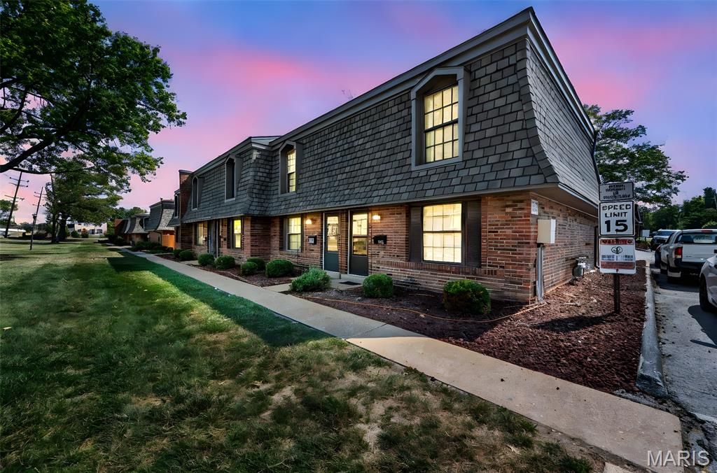AmirJugovic's tweet photo. 🚨 JUST LISTED! 🚨
🏡 1918 Union Rd, St. Louis, MO 63125
💰 $174,900 | 2 🛏️ | 1.5 🛁 | 1,088 Sq Ft
✨ Renovated w/ updated kitchen, quartz counters, SS appliances &amp; laminate floors!
📞 Aldin Jugovic: 314-315-5406
#STLrealestate #JustListed #Realtor #MissouriHomes https://t.co/yKe3ruKqA6