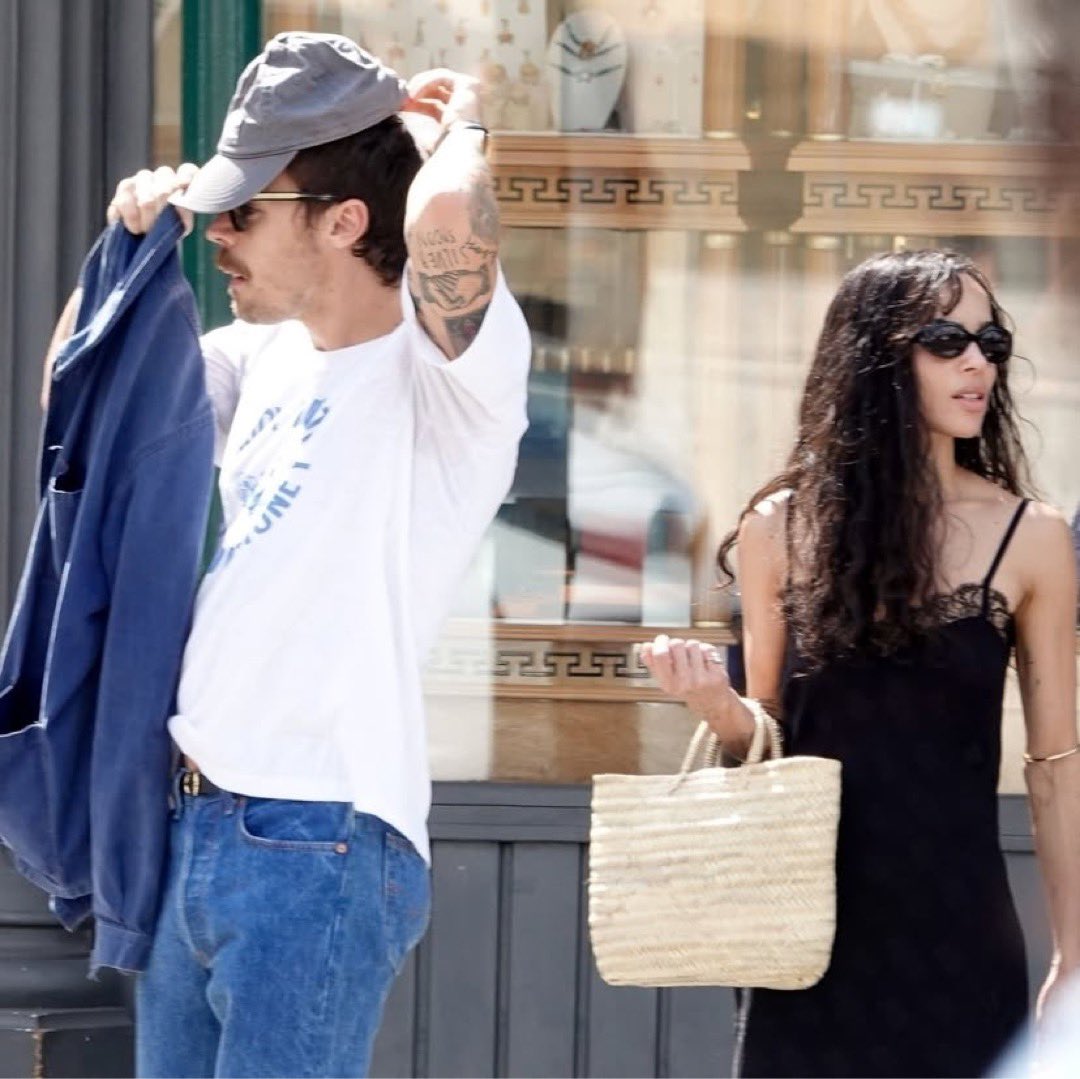 hsdcandids's tweet image. Harry and Zoë Kravitz out and about in Italy today - 12 September