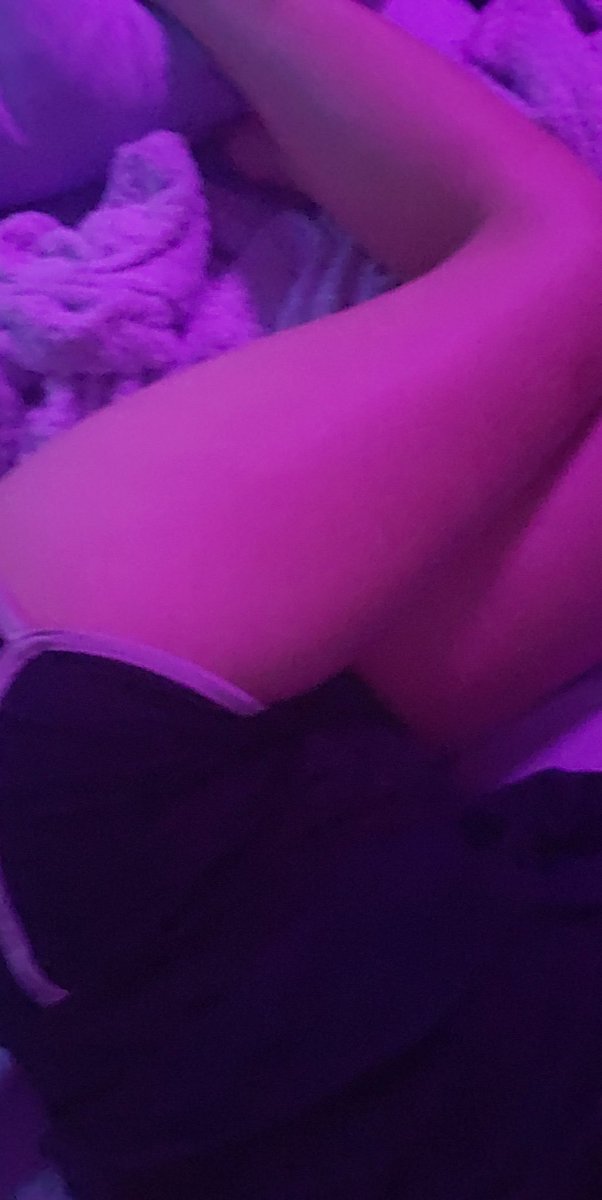 sammywasheree's tweet photo. who woul stick their cock in between my thicc thighs? c: #nsfw #nsfwtwt https://t.co/lUzbWdlPtQ