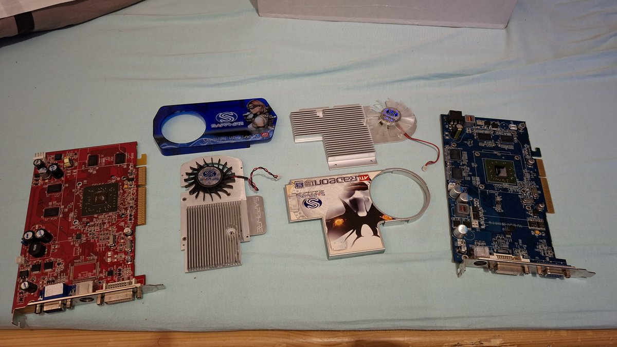 hajek_jaromir's tweet image. super dirty Radeon X1600 PRO 256MB DDR2 and HD2600XT 512MB DDR3 after clean waiting for dry. I think card are dead. Will try🤔#oldcomputers #retropc #radeon #Sapphire