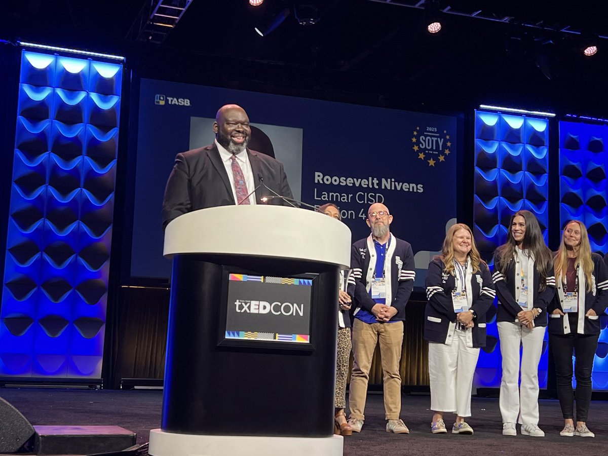 Congratulations to the 2025 #txed Superintendent of the Year <a href="/Dr_RNivens/">Dr. Roosevelt Nivens</a>, superintendent of <a href="/LamarCISD/">Lamar CISD</a> and president-elect of TASA! #InspiringLeaders #txed #txEDCON