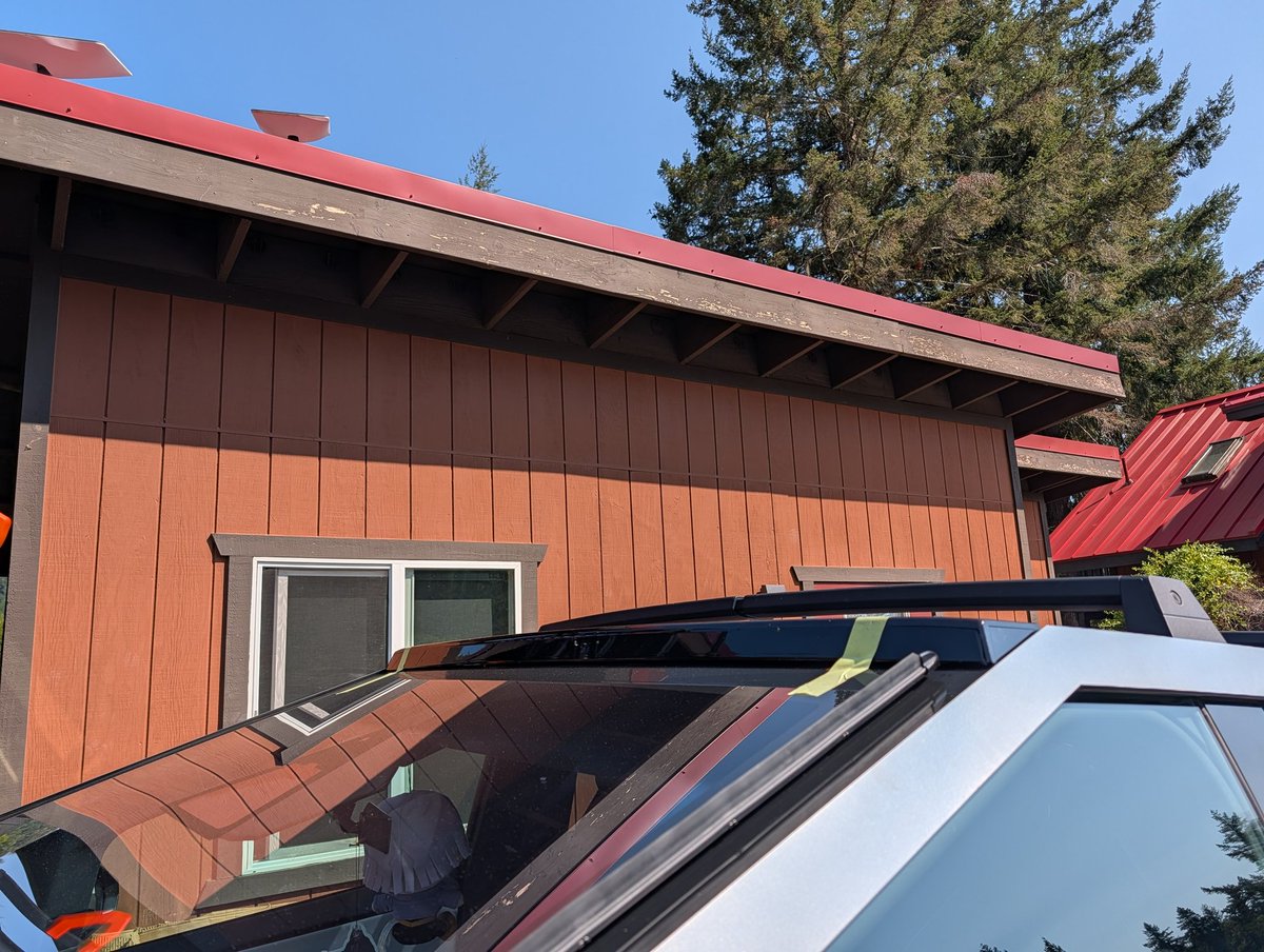 Lightbar installed on Cybertruck finally. Just waiting to take off the tape 🥰
