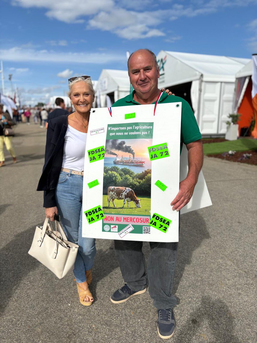 MCarolineLePen's tweet photo. Face au #Mercosur , seul le #RN défend les agriculteurs sacrifiés.
A la foire du Mans, que de témoignages de sympathie, que de belles rencontres avec @romain_lemoigne , @PierreVaugarny et une partie de l’équipe du @RNSARTHE72 

#lechangementnattendplus https://t.co/OUUCaHZbsP