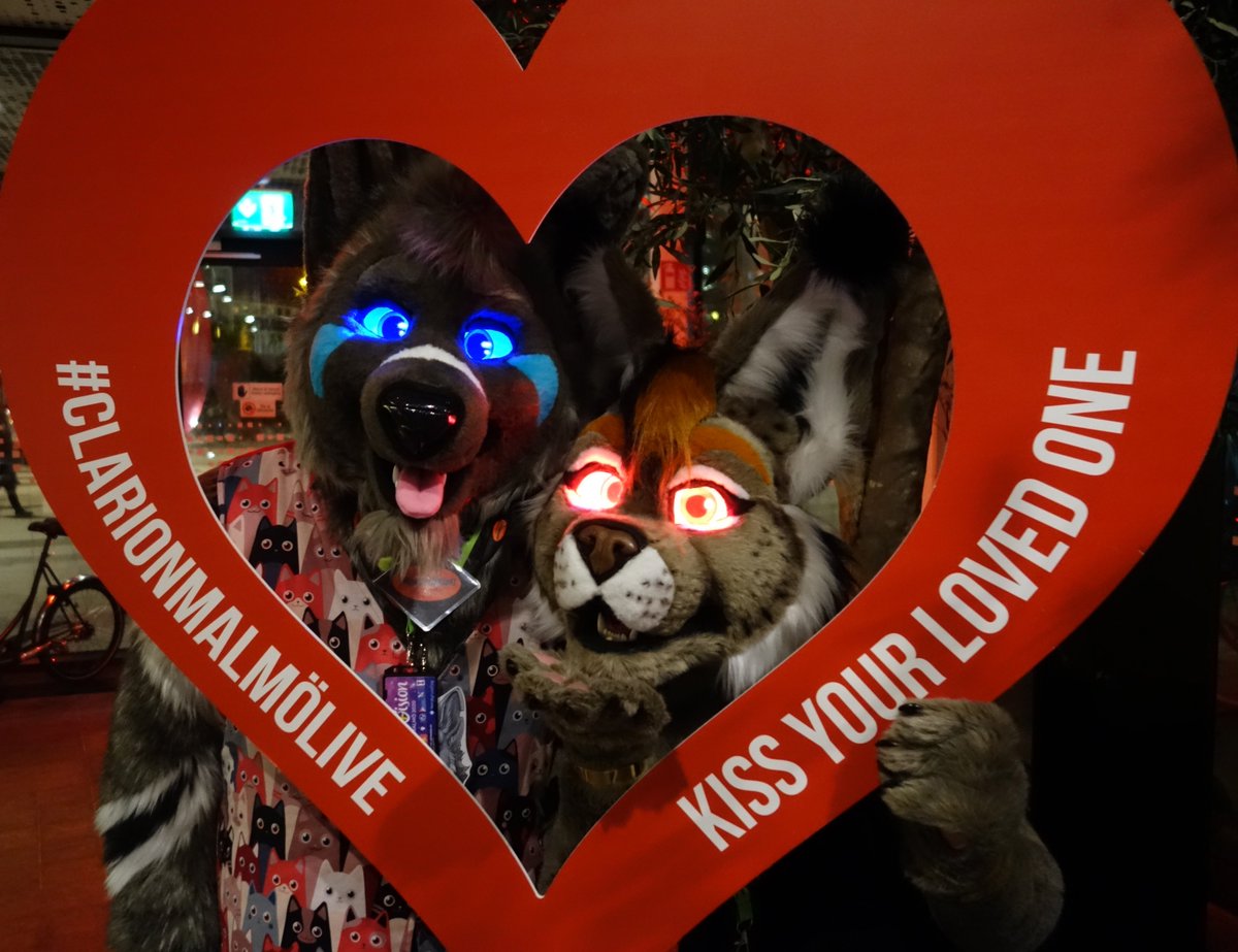 Furry couple on #FursuitFriday 

✂️ by <a href="/TheKarelia/">TheKareliaFursuits 🔜 NFC</a>