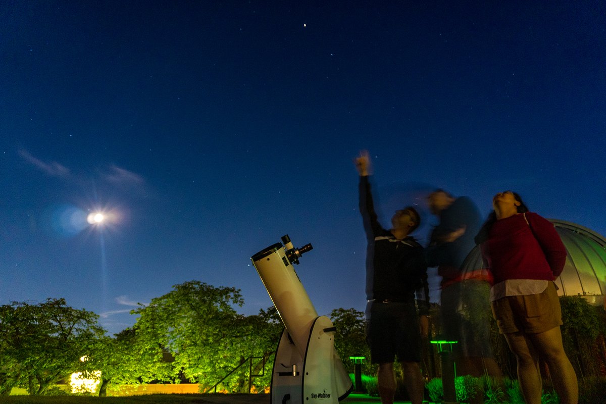The weather isn't ideal but we're taking our chances. Starry Nights is ON tonight, 8:30-11:30pm at <a href="/SFU/">Simon Fraser University</a> Burnaby! Join RASC Vancouver and SFU Physics for views of Saturn, the Ring Nebula and Hercules Cluster. ow.ly/ljn050WW9SN