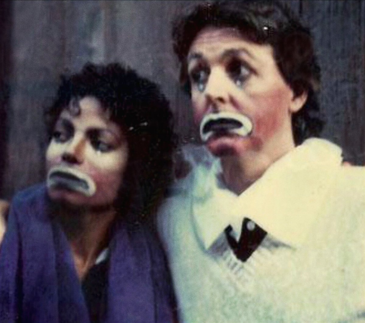 karen needs to show up some new pics, both this &amp; the thriller one have been in the vi archive for yearsss
