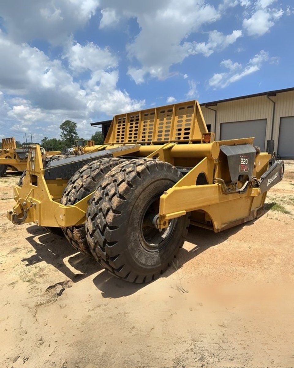 OtherStock's tweet image. Check out this 𝟐𝟎𝟐𝟎 𝐀𝐒𝐇𝐋𝐀𝐍𝐃 𝟐𝟐𝟎𝐓𝐒𝟒 available right now on #OtherStock 

✅22 cu yd Heaped Capacity
🕓500 Hours
✅Laser/GPS Bracket

To learn more about this pull scraper go to ow.ly/AHuw50WW2An 

#EquipmentSale #PullScraper #EarthMoving
