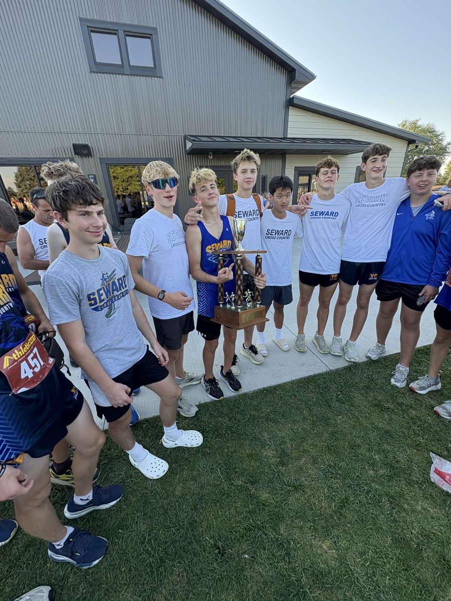 SewardBlueJays's tweet photo. The boys cross country team finished second! With Austin Koch placing 3rd, Micah Royuk 4th, Lucas Zitek 11th, Gabe Pomajzl 15th, Creighton Olson 18th, and Aaron Royuk 20th! https://t.co/X2kVxIRwsH