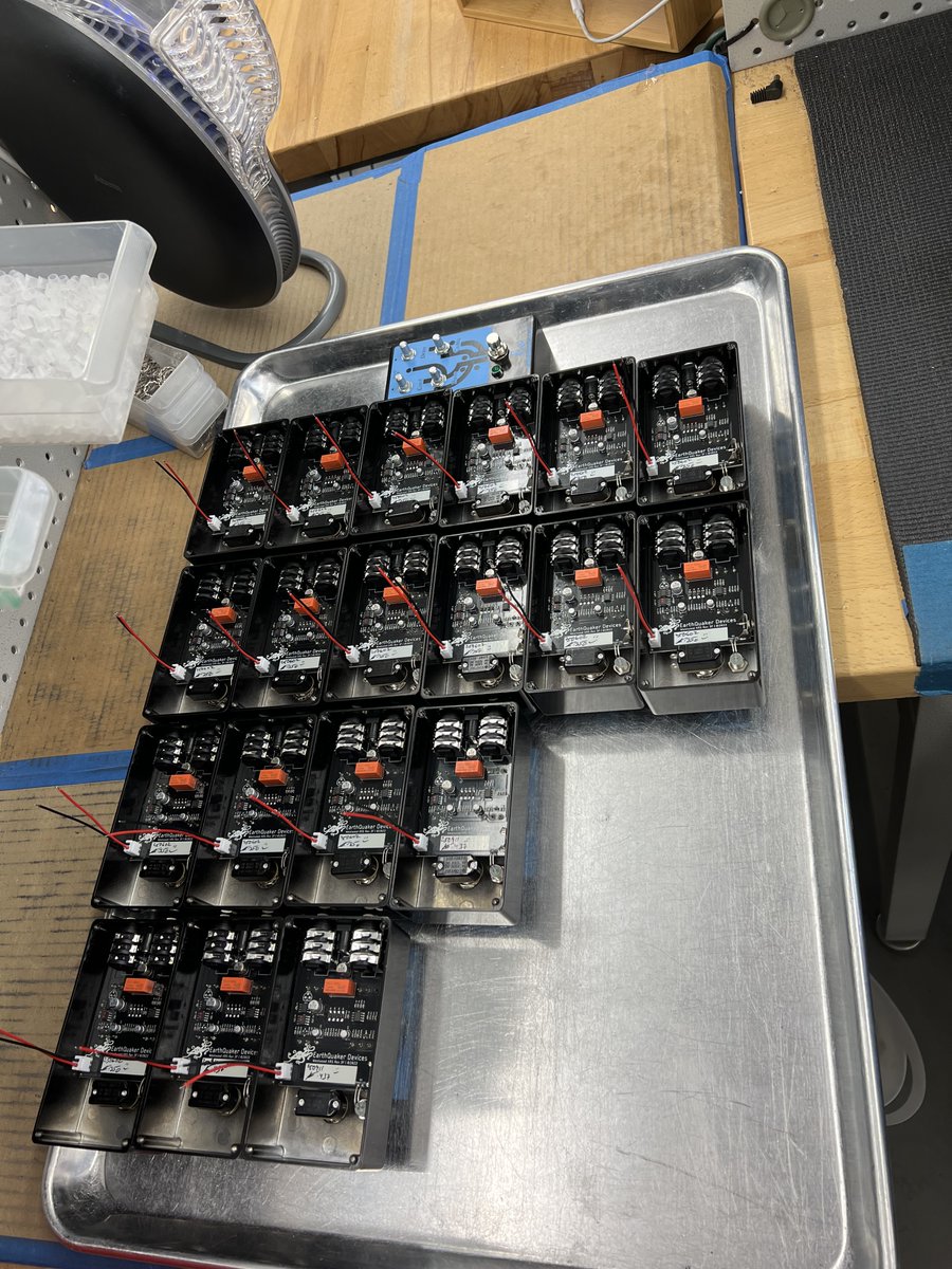 現在アメリカの工場で、島村楽器名古屋パルコ店プロデュースのAoi