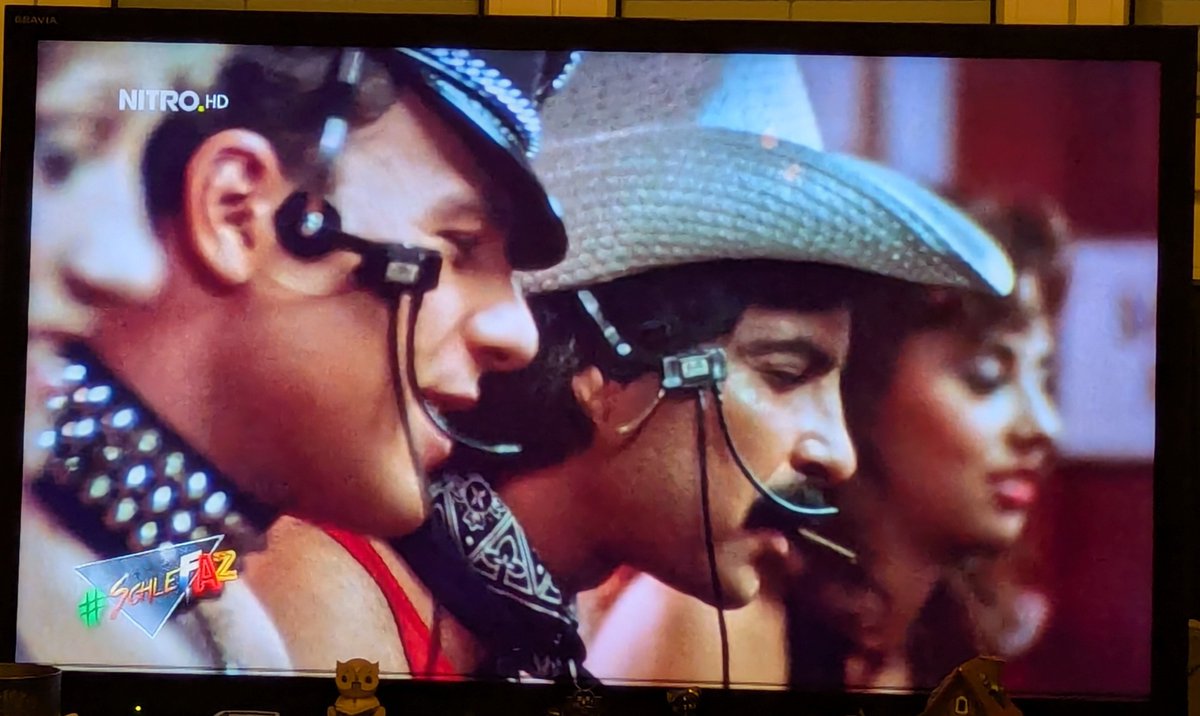Ein Teil der Village People muss sich noch was dazu verdienen.🤣

#SchleFaZ #schlefazbeinitro #MalibuExpress