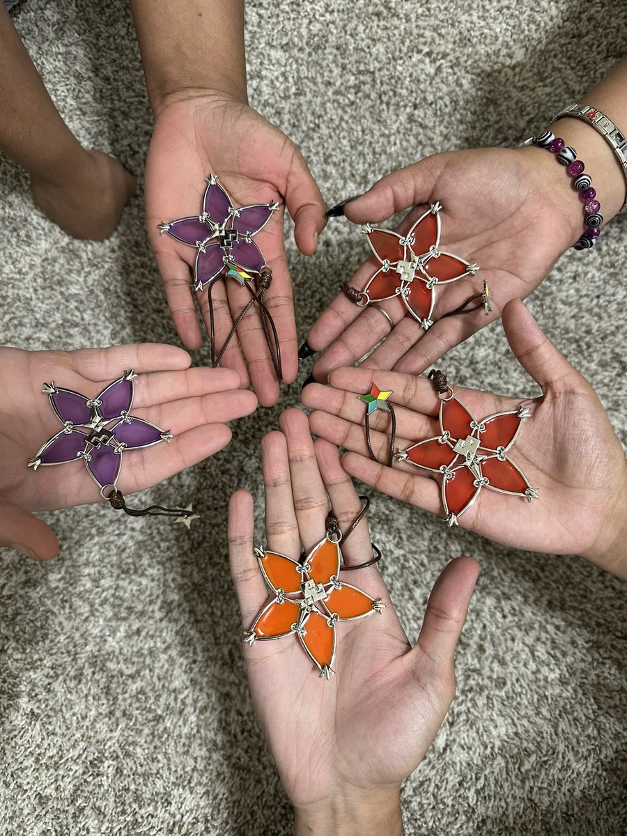 VolteroVTuber's tweet image. So as long as you and your friends carry good luck charms shaped like it, nothing can ever drive you apart. You will always find your way back to each other. An unbreakable connection.