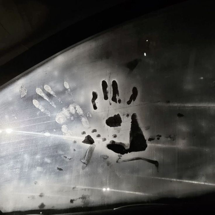 Smoke and Roses~
                ɪɪ 

read: docs.google.com/document/d/1-n…