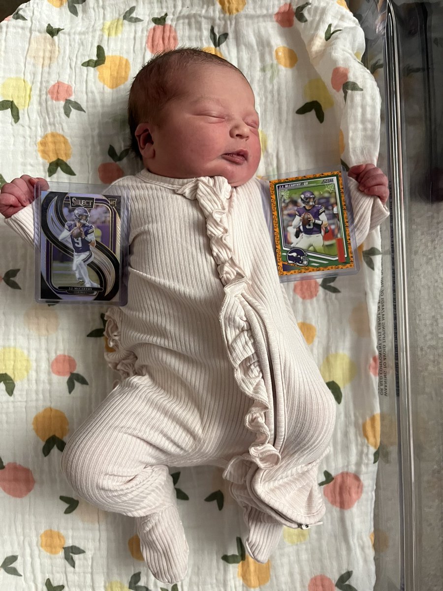 After my wife gave birth to our daughter Aria, I found some football cards packed in our labor bag by my boys. Found out JJ McCarthy had a baby the same day so had to snap a pic of her with them #SKOL <a href="/Vikings/">Minnesota Vikings</a> <a href="/jjmccarthy09/">J.J. McCarthy</a>