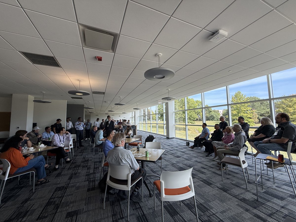 ViscosityNA's tweet image. Midday vibes from our #MOUG & #COUG Joint Conference 🙌The Dry Lab demo brought innovation to life, sparking animated discussions. The Lunch Break Speaker Panel kept the energy flowing. These folks are making the most of every moment. #OracleCommunity @oracleaces #OracleLearning