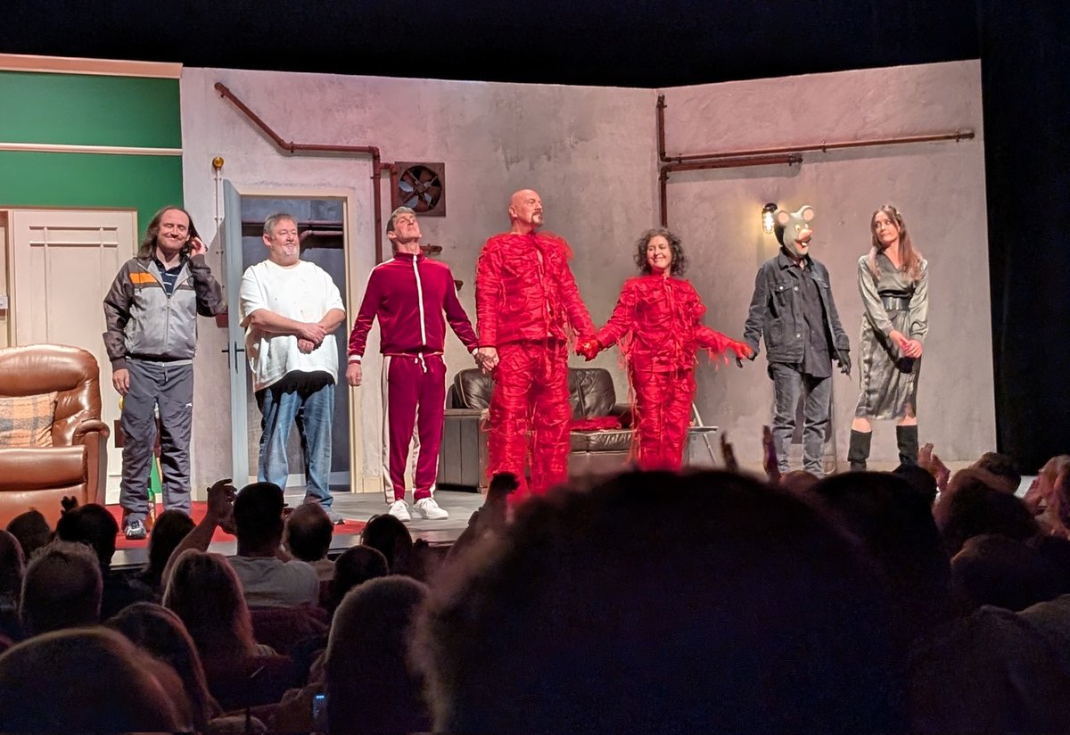 brokenviolin83's tweet photo. Well that was scrummy !
@GrahamDuff23 #Ideal
#IdealStageShow #Lowry #Salford
#CartoonHead https://t.co/jKNoXD0zmc