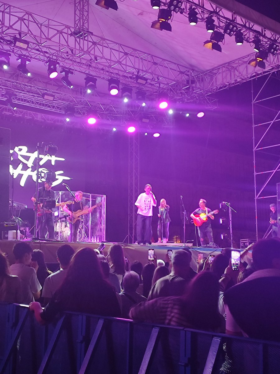 SantoriniMd's tweet image. Quién diría que llegaría a Salamanca justo cuando mi artista favorita de parte del 2023, 2024 y 2025 cantaría en un concierto por las fiestas de esta hermosa ciudad, que honor poder ver a Marta Santos en concierto. Soy el más feliz del mundo 😍🌍