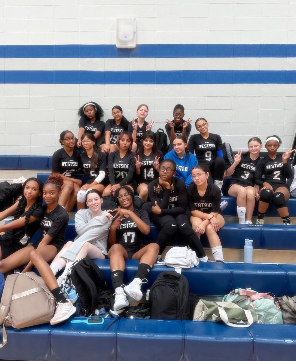 WestsideVolley's tweet photo. Gold Bracket🏐🐺💙 let’s go ladies!!! #FreshmenSquad https://t.co/910siwb5nj