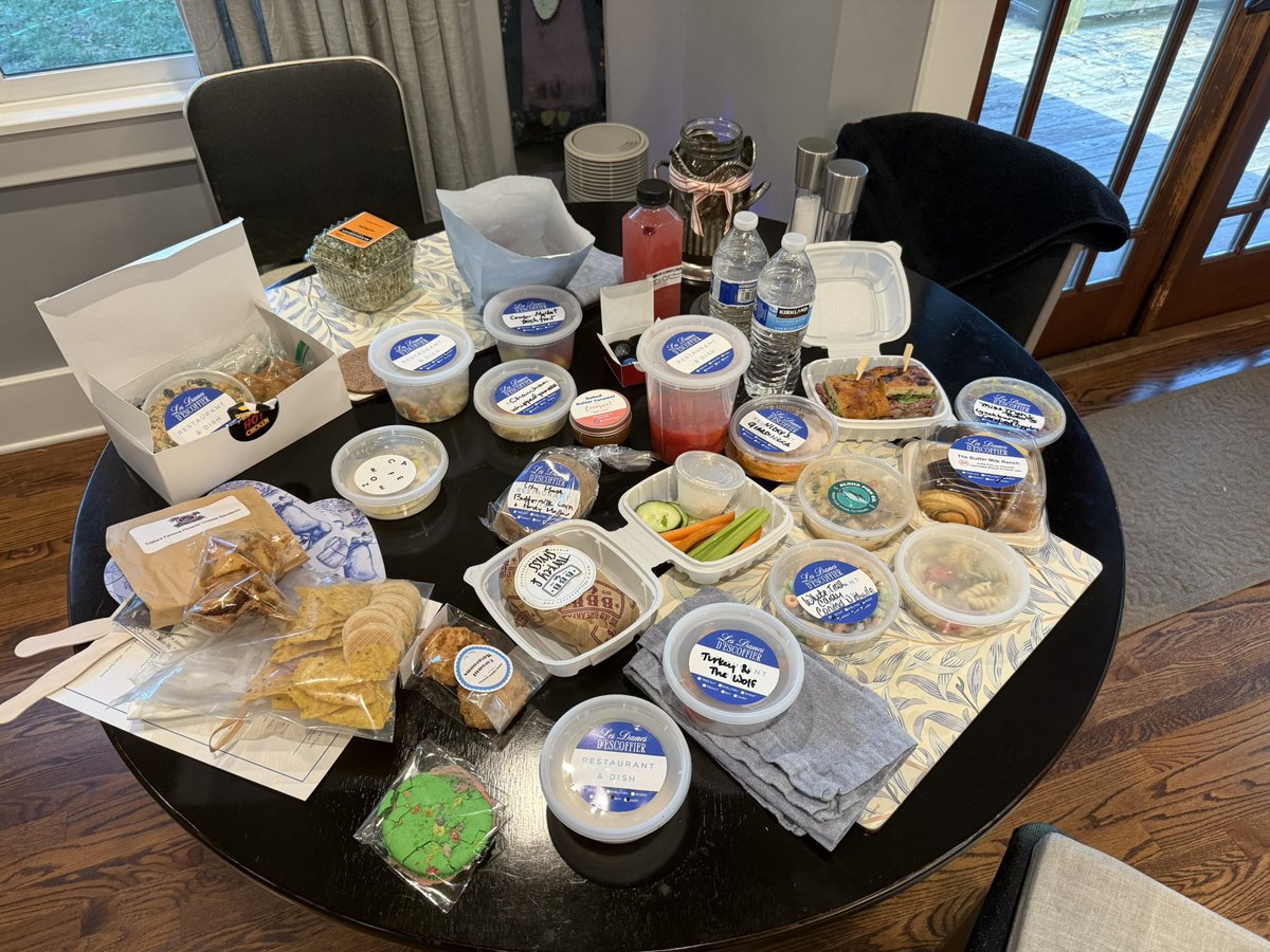 Remember when I told you at <a href="/NashvilleScene/">Nashville Scene</a> that the “Dame Fine Picnic” was going to be a delicious bargain? Maybe you’ll believe me next time! Dinner for 2(0). nashvillescene.com/food_drink/bit…