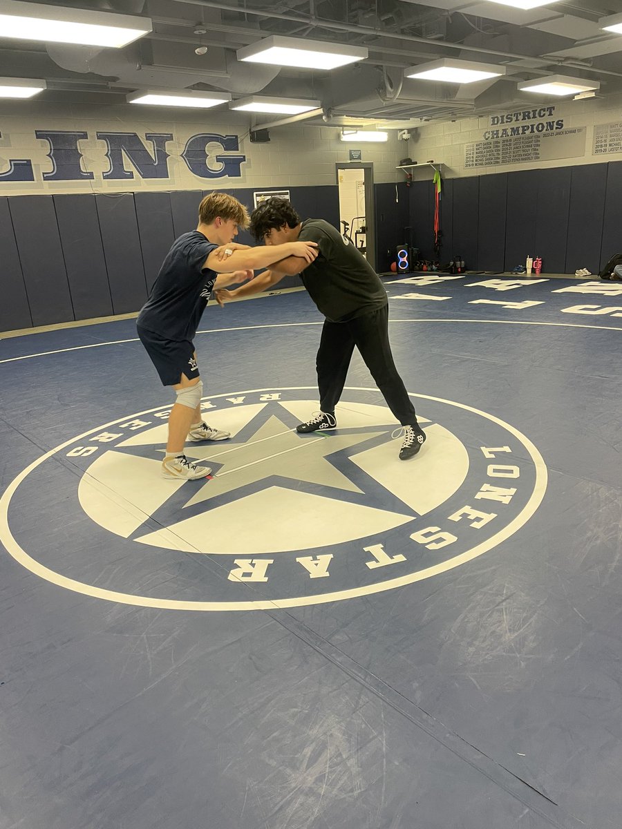 Senior/Vet Fridays have begun!! Our veterans did an extraordinary job displaying leadership and running an organized, technical, and intense practice.
#rangersLEADtheway#rangerwrestling#family