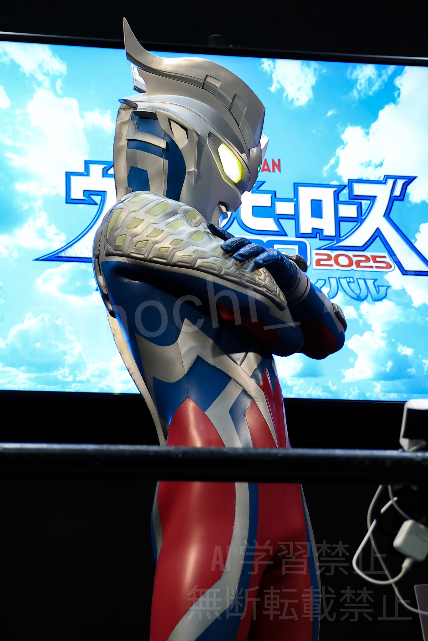 ウルトラマンゼロ　自転車ホン ウルトラマンデザインの自転車「Superstrata Ultraman edition