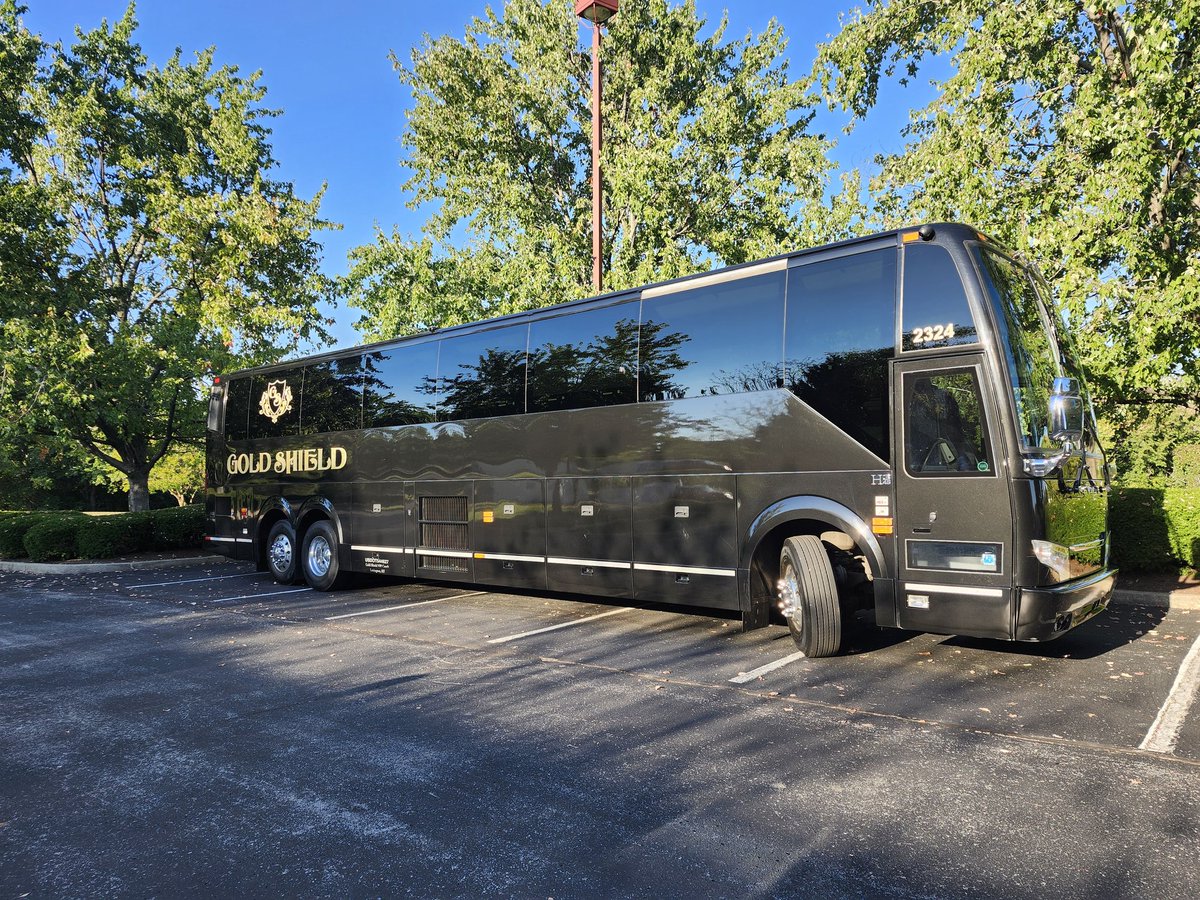 UPIKEFOOTBALL's tweet image. There’s only one way to travel First Class.

🚌 Gold Shield Transportation for the ride
🏨 Embassy Suites for the stay

Because we invest in our Bears.
How does your team travel? #GoBears #FirstClass #BearRaid