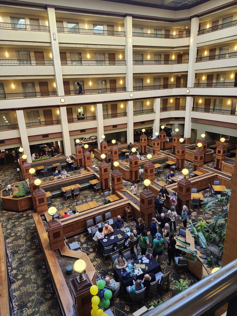 UPIKEFOOTBALL's tweet image. There’s only one way to travel First Class.

🚌 Gold Shield Transportation for the ride
🏨 Embassy Suites for the stay

Because we invest in our Bears.
How does your team travel? #GoBears #FirstClass #BearRaid