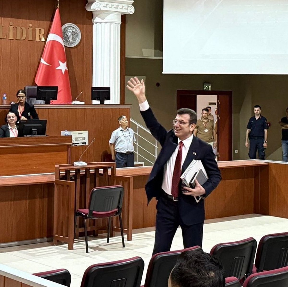 Dario Nardella (@darionardella) on Twitter photo Today the mayor <a href="/imamoglu_int/">Ekrem İmamoğlu (International)</a> showed courage and dignity in the courtroom of Silivri prison, where he has been unjustly held for over six months.
Accused of a fake diploma, he faces up to 8 years and 9 months in prison and a ban from running for president.
His fight is the fight Today the mayor <a href="/imamoglu_int/">Ekrem İmamoğlu (International)</a> showed courage and dignity in the courtroom of Silivri prison, where he has been unjustly held for over six months.
Accused of a fake diploma, he faces up to 8 years and 9 months in prison and a ban from running for president.
His fight is the fight