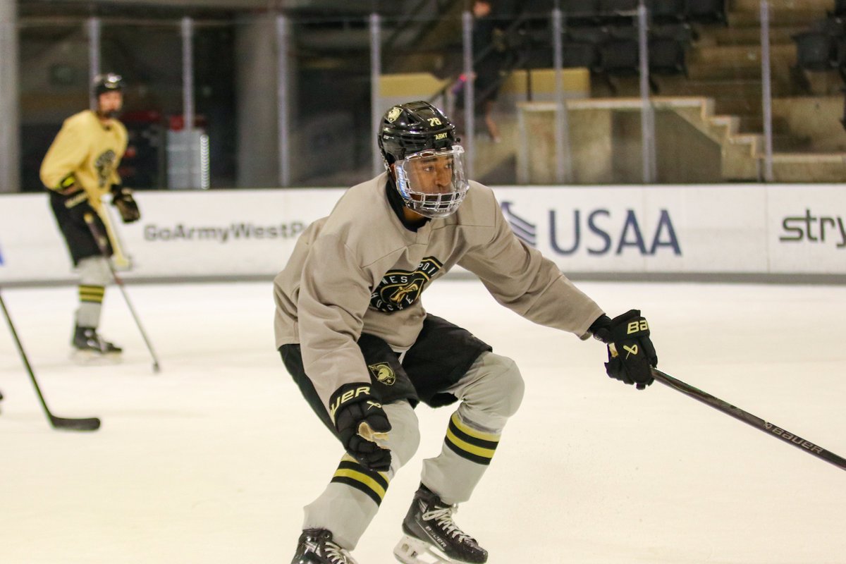 ArmyWP_Hockey's tweet image. In the workshop 🔨

#GoArmy