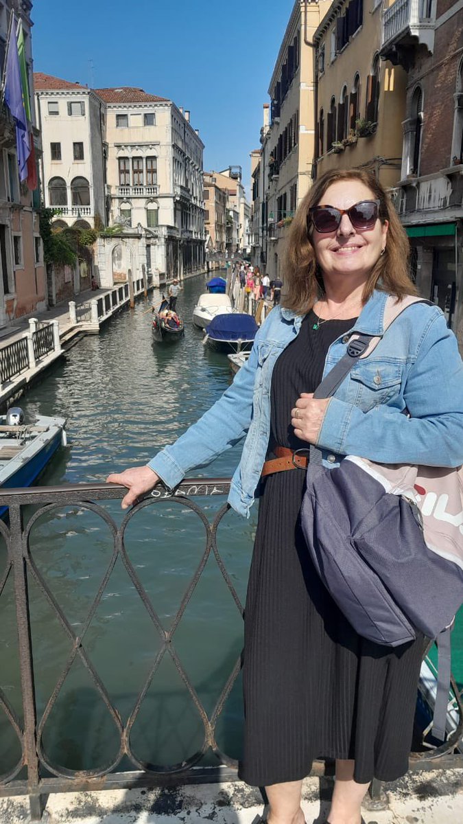 Tweet apreciación a mi madre regia hoy en Venecia. Es la primera vez que sale del país.